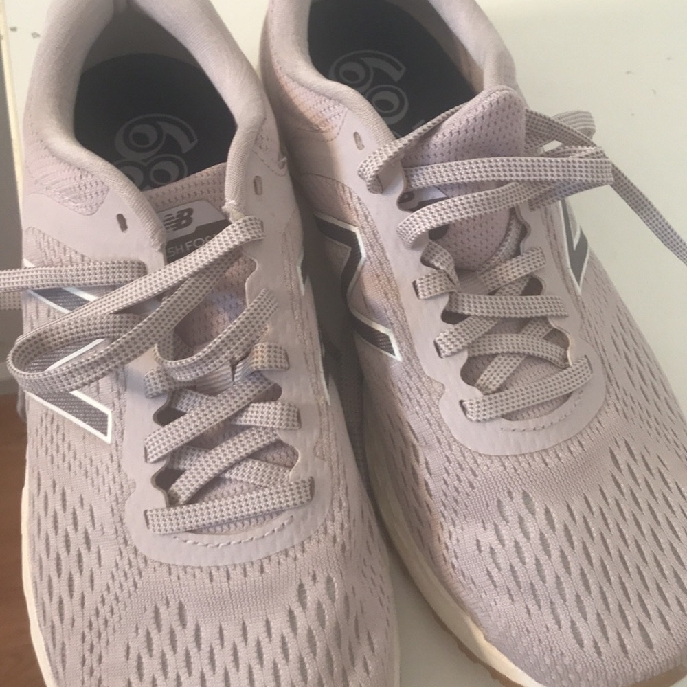 New Balance Women's 680 V6 Running Shoe